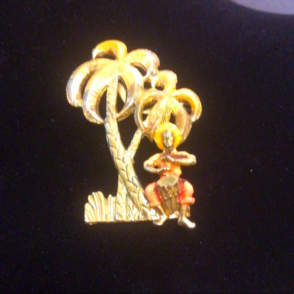 Vintage Ornate Brooch - Picture 1 of 4